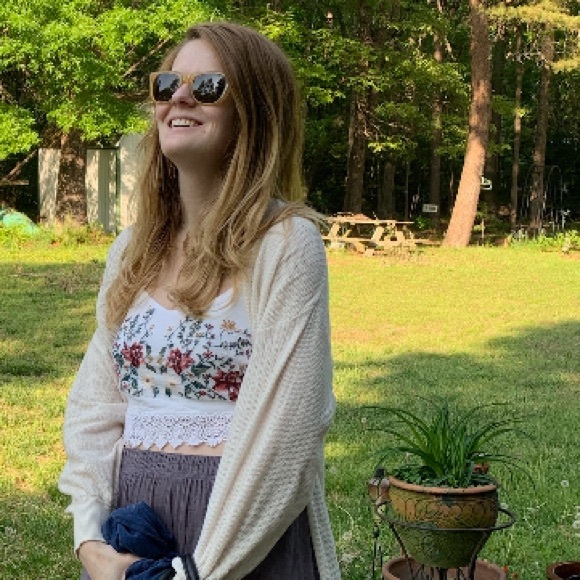 Meet your Posher, Hannah - Picture 2 of 8